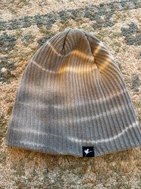 Men's Gray Ribbed Knit Beanie with Subtle Logo